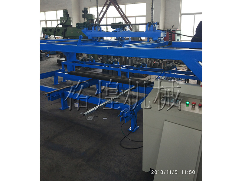 護(hù)欄板碼垛機(jī)生產(chǎn)廠家 護(hù)欄板碼垛機(jī)生產(chǎn)廠家